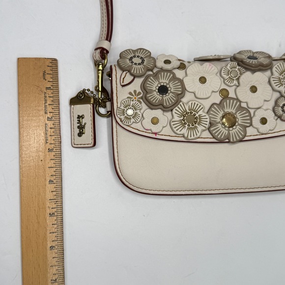 Coach Tea Rose Clutch Ivory Leather Floral Appliqué Gold Hardware Wristlet Bag